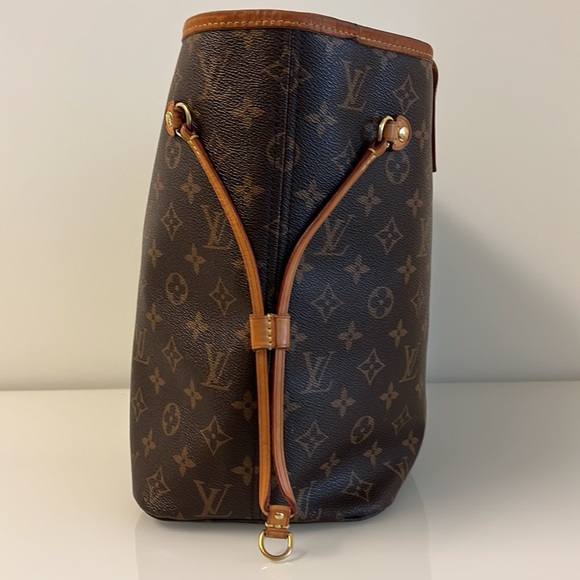 Louis Vuitton Neverfull MM Monogram - Picture 5 of 11